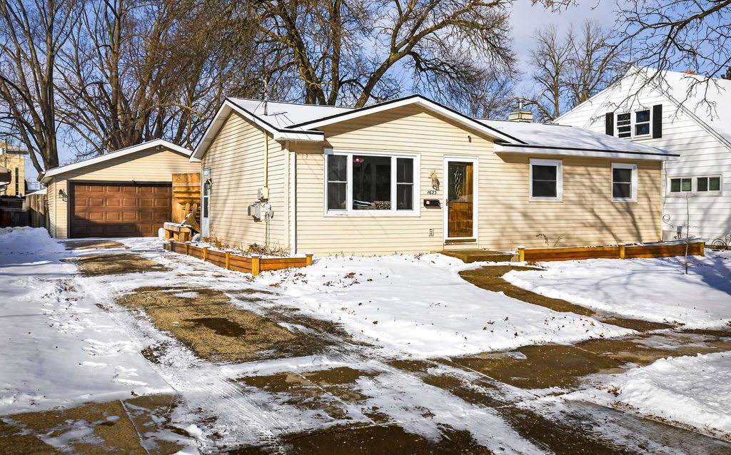 Photo of 1623 S JEFFERSON Street, APPLETON, WI 54915 (MLS # 50321583)