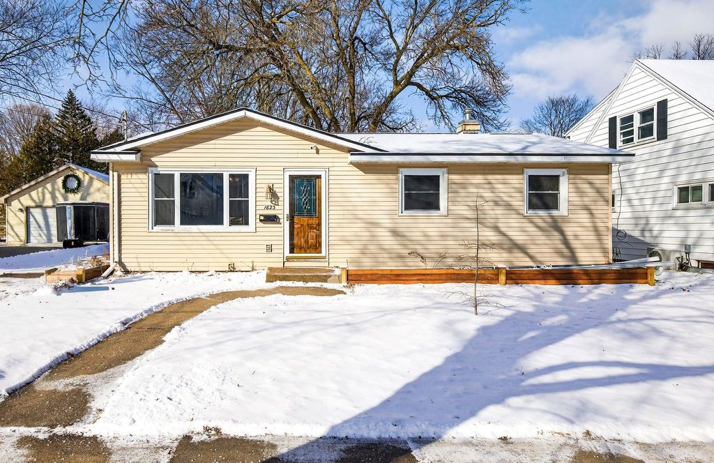 Photo of 1623 S JEFFERSON Street, APPLETON, WI 54915 (MLS # 50321583)