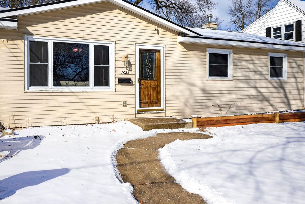 Photo of 1623 S JEFFERSON Street, APPLETON, WI 54915 (MLS # 50321583)
