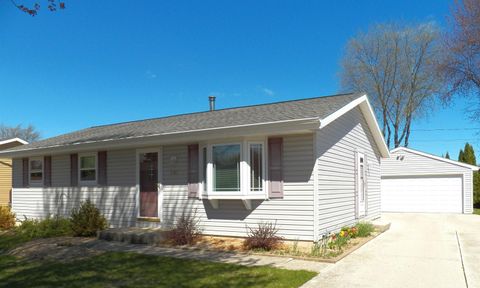 Photo of 941 S 41ST Street, MANITOWOC, WI 54220 (MLS # 50327121)