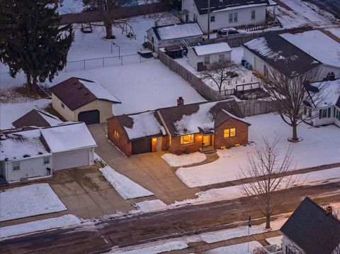 Photo of 705 2ND Street, KEWAUNEE, WI 54216 (MLS # 50320980)