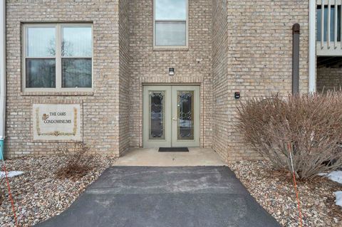Photo of 1600 RUSTIC OAKS Court #28, GREEN BAY, WI 54301 (MLS # 50322650)