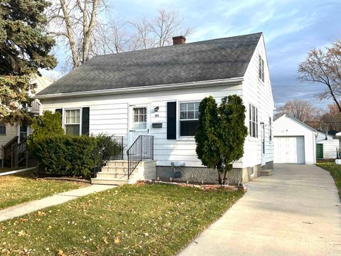 Photo of 1211 10TH Avenue, GREEN BAY, WI 54304 (MLS # 50318596)