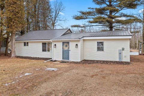 Photo of 9762 GRAY LAKE Road, GILLETT, WI 54124 (MLS # 50321858)