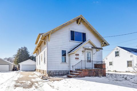 Photo of 415 E MAPLE Street, APPLETON, WI 54915 (MLS # 50320779)