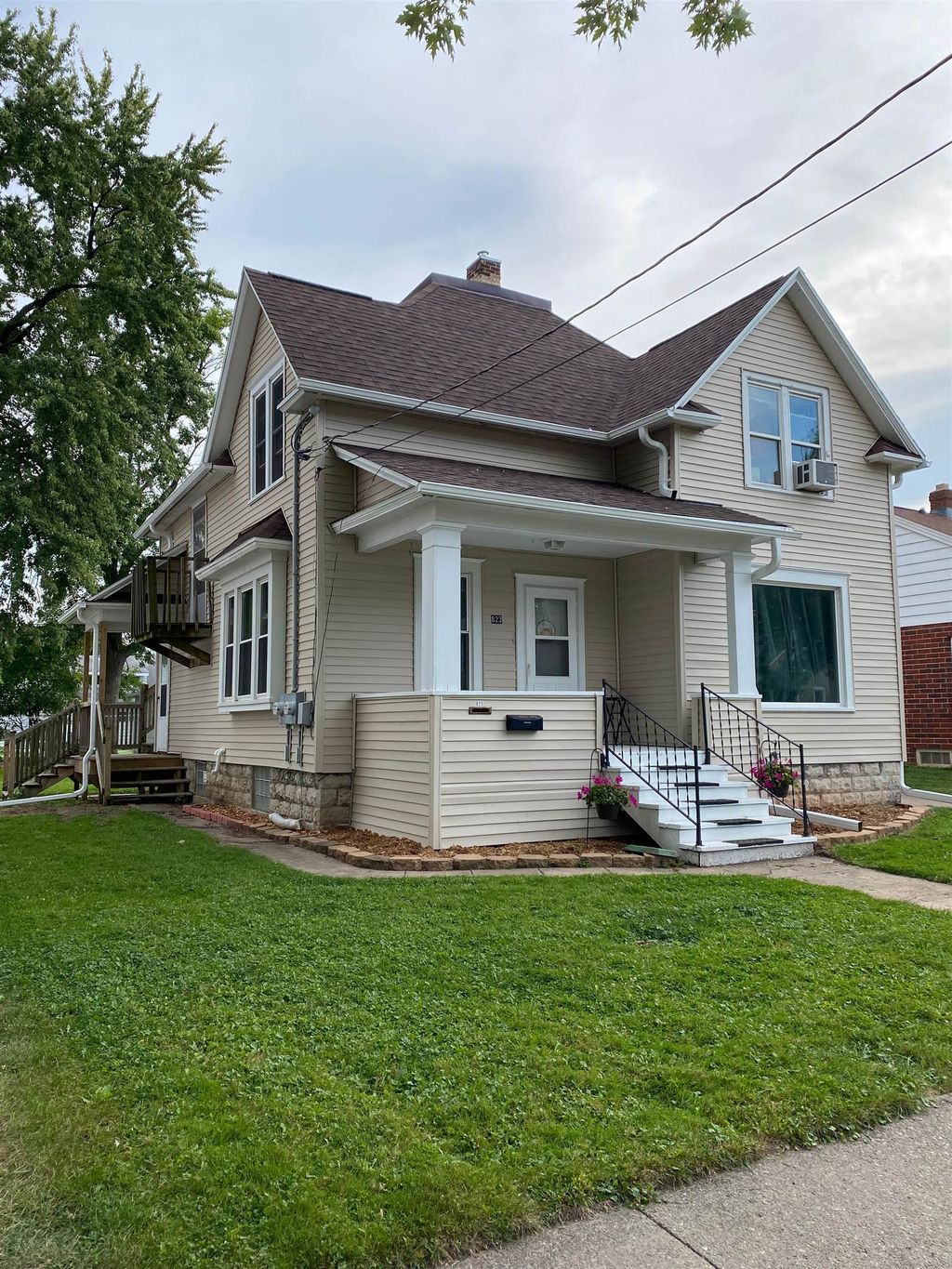 Photo of 823 W OKLAHOMA Street, APPLETON, WI 54914 (MLS # 50322515)