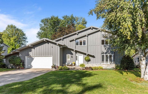 Photo of 1211 LYNROSE Lane, NEENAH, WI 54956 (MLS # 50332647)