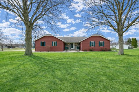 Photo of 1833 MAC Court, GREEN BAY, WI 54311 (MLS # 50323136)