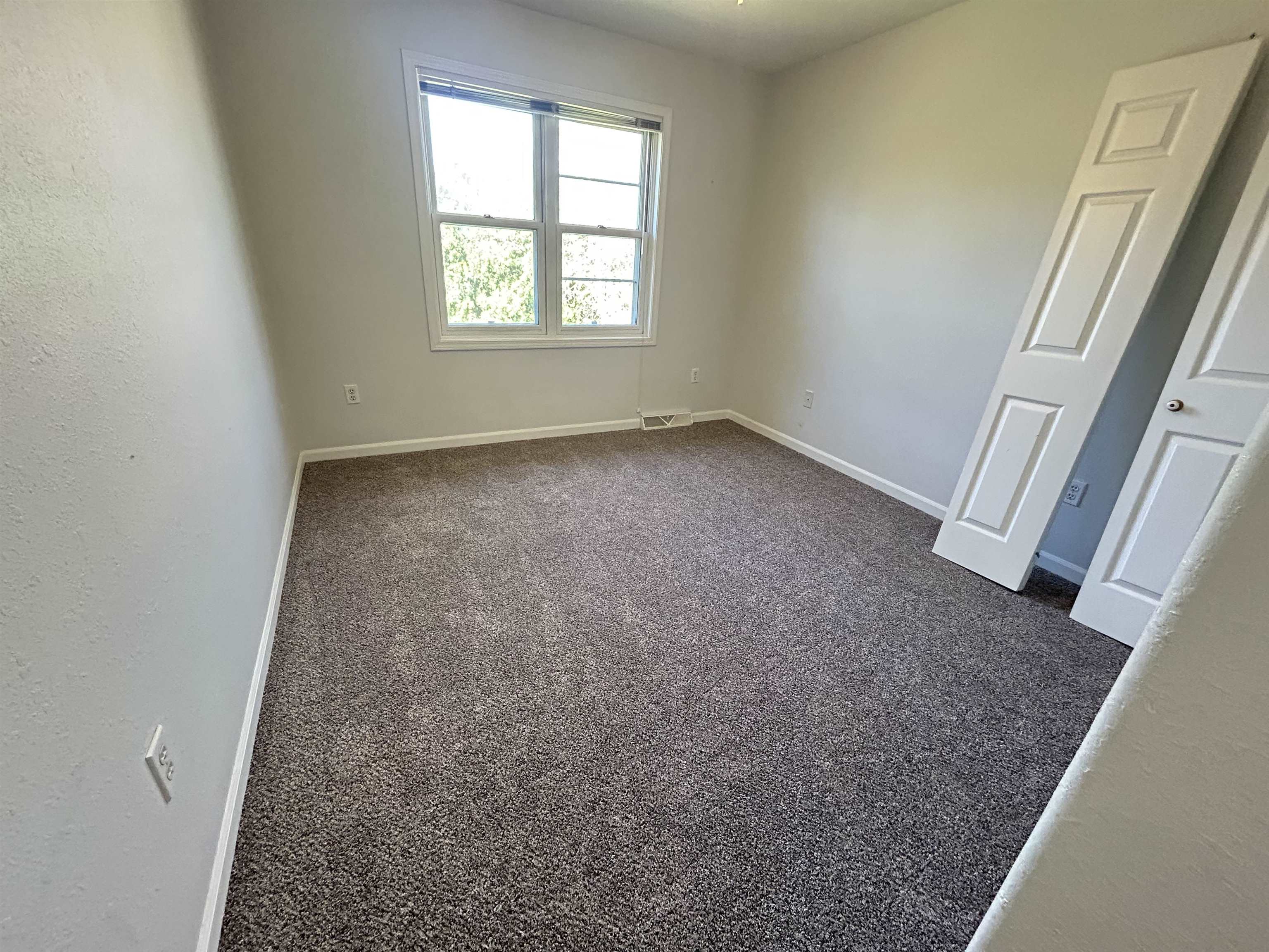 Oshkosh, Wisconsin 54902, United States, 3 Bedrooms Bedrooms, ,3 BathroomsBathrooms,Residential,Active,115533