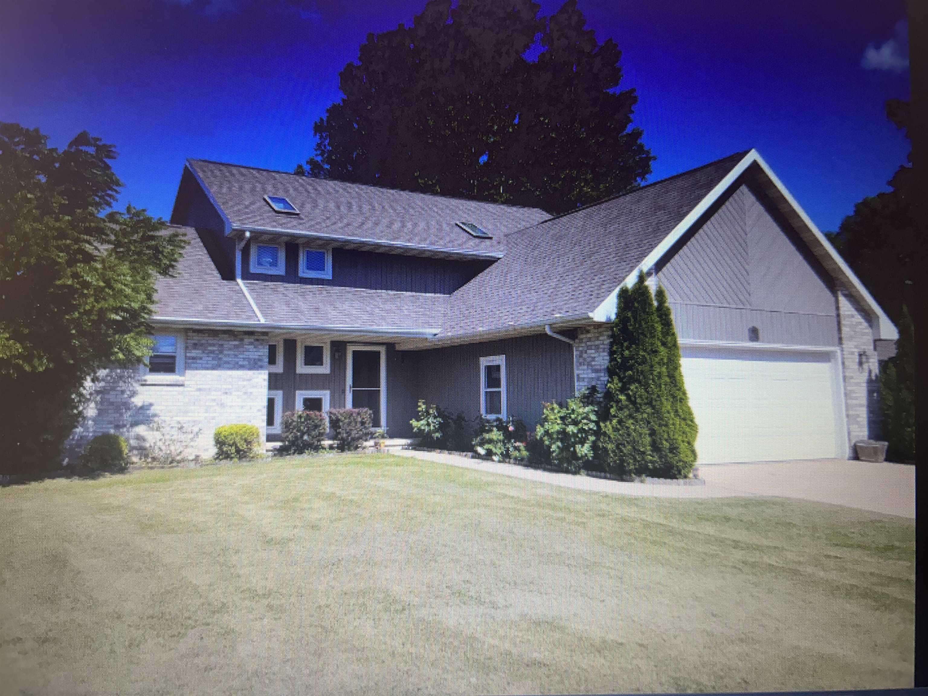 Oshkosh, Wisconsin 54902, United States, 3 Bedrooms Bedrooms, ,3 BathroomsBathrooms,Residential,Active,115533