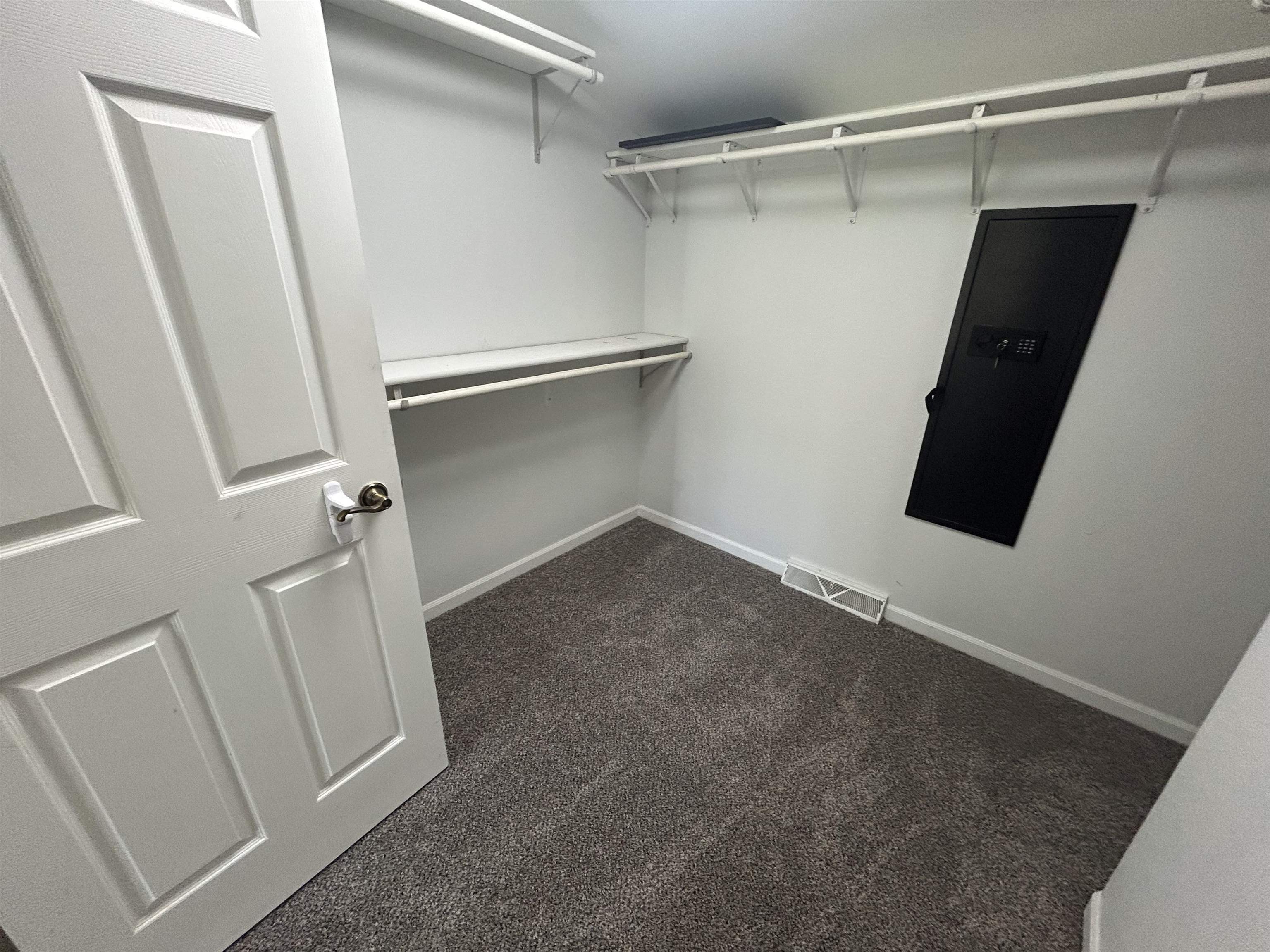 Oshkosh, Wisconsin 54902, United States, 3 Bedrooms Bedrooms, ,3 BathroomsBathrooms,Residential,Active,115533