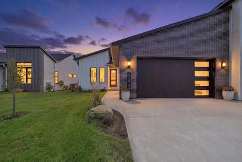 Photo of 324 ALDON Circle, GREEN BAY, WI 54304 (MLS # 50333065)