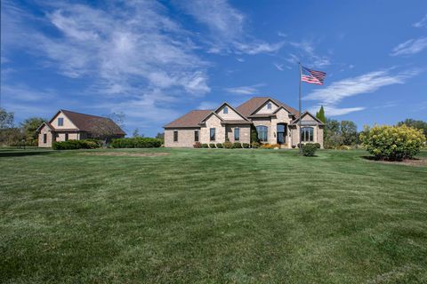 Photo of W3552 EQUESTRIAN Trail, APPLETON, WI 54913 (MLS # 50316013)