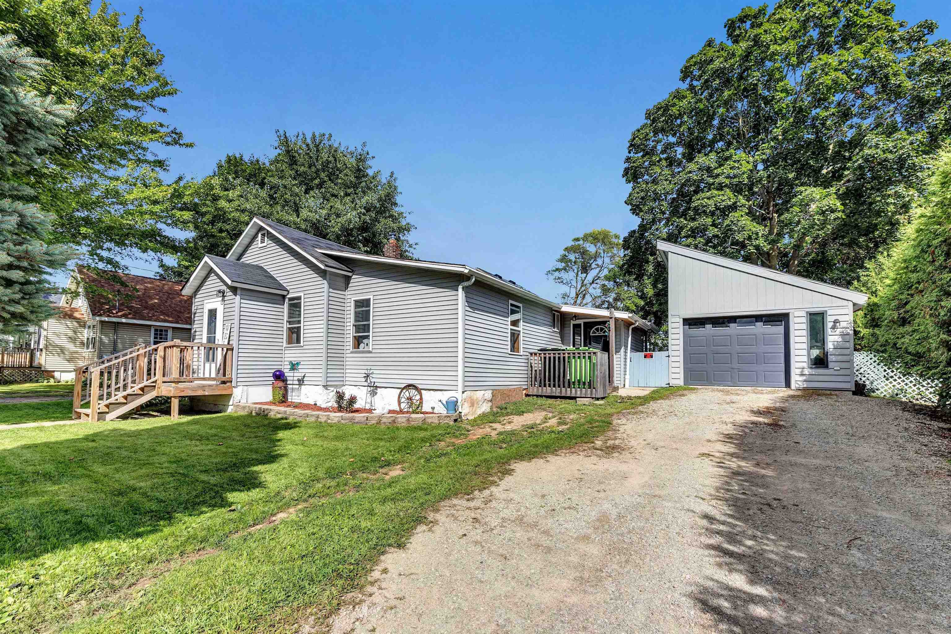 Oconto Falls, Wisconsin 54154, United States, 2 Bedrooms Bedrooms, ,2 BathroomsBathrooms,Residential,Active,201976