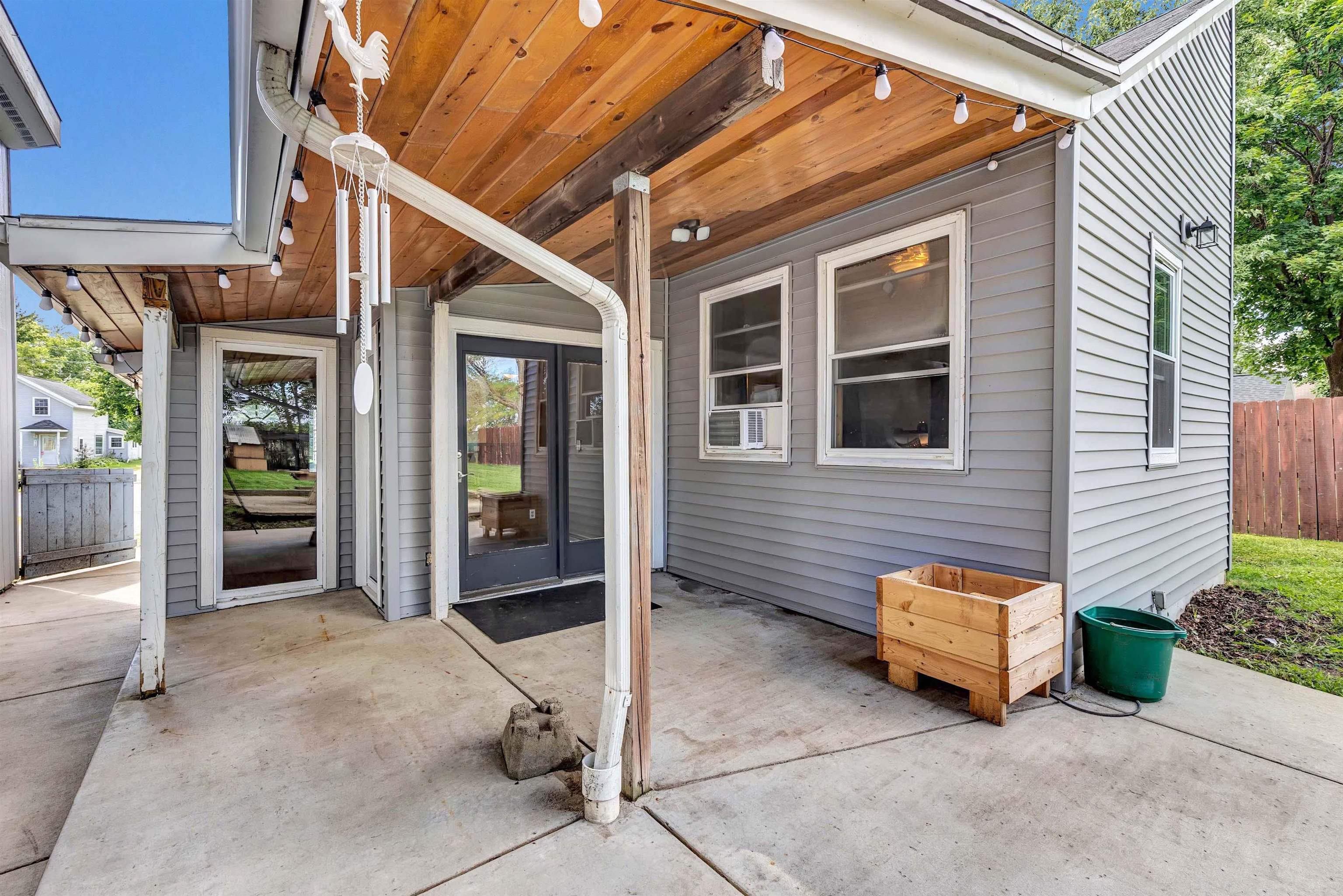 Oconto Falls, Wisconsin 54154, United States, 2 Bedrooms Bedrooms, ,2 BathroomsBathrooms,Residential,Active,201976