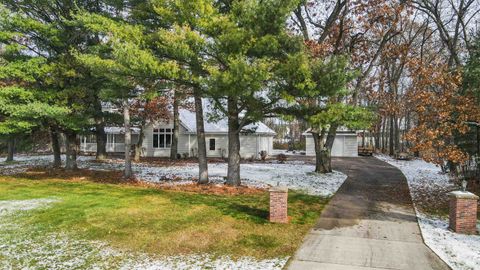 Photo of N3560 OAKWOOD Pass, NEW LONDON, WI 54961 (MLS # 50318450)