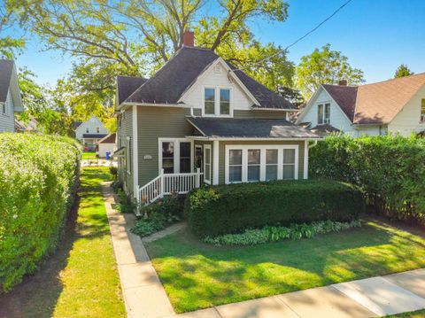 Photo of 1119 W LAWRENCE Street, APPLETON, WI 54914 (MLS # 50316273)