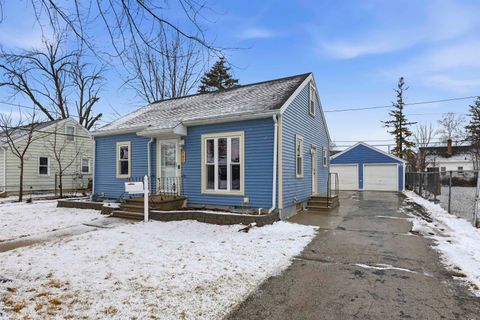 Photo of 751 MADISON Street, NEENAH, WI 54956 (MLS # 50321457)