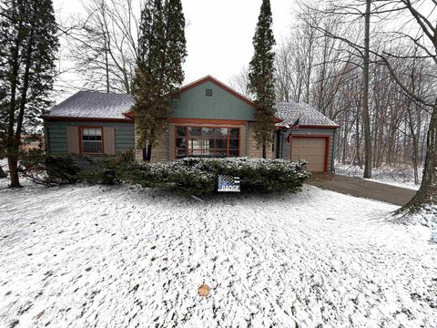 Photo of 18 20TH Street, CLINTONVILLE, WI 54929 (MLS # 50318716)