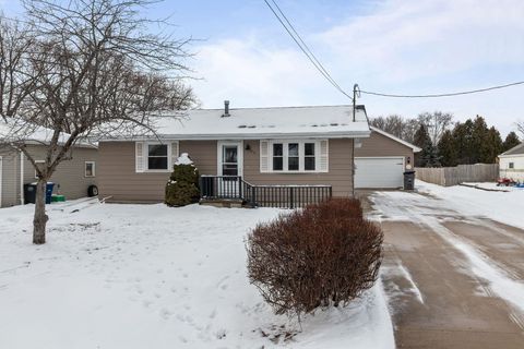 Photo of 216 PLUMMER Avenue, NEENAH, WI 54956 (MLS # 50319627)
