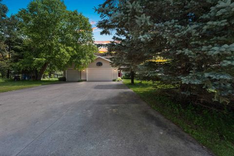 Photo of N8064 ISLAND VIEW Lane, CRIVITZ, WI 54114 (MLS # 50312117)