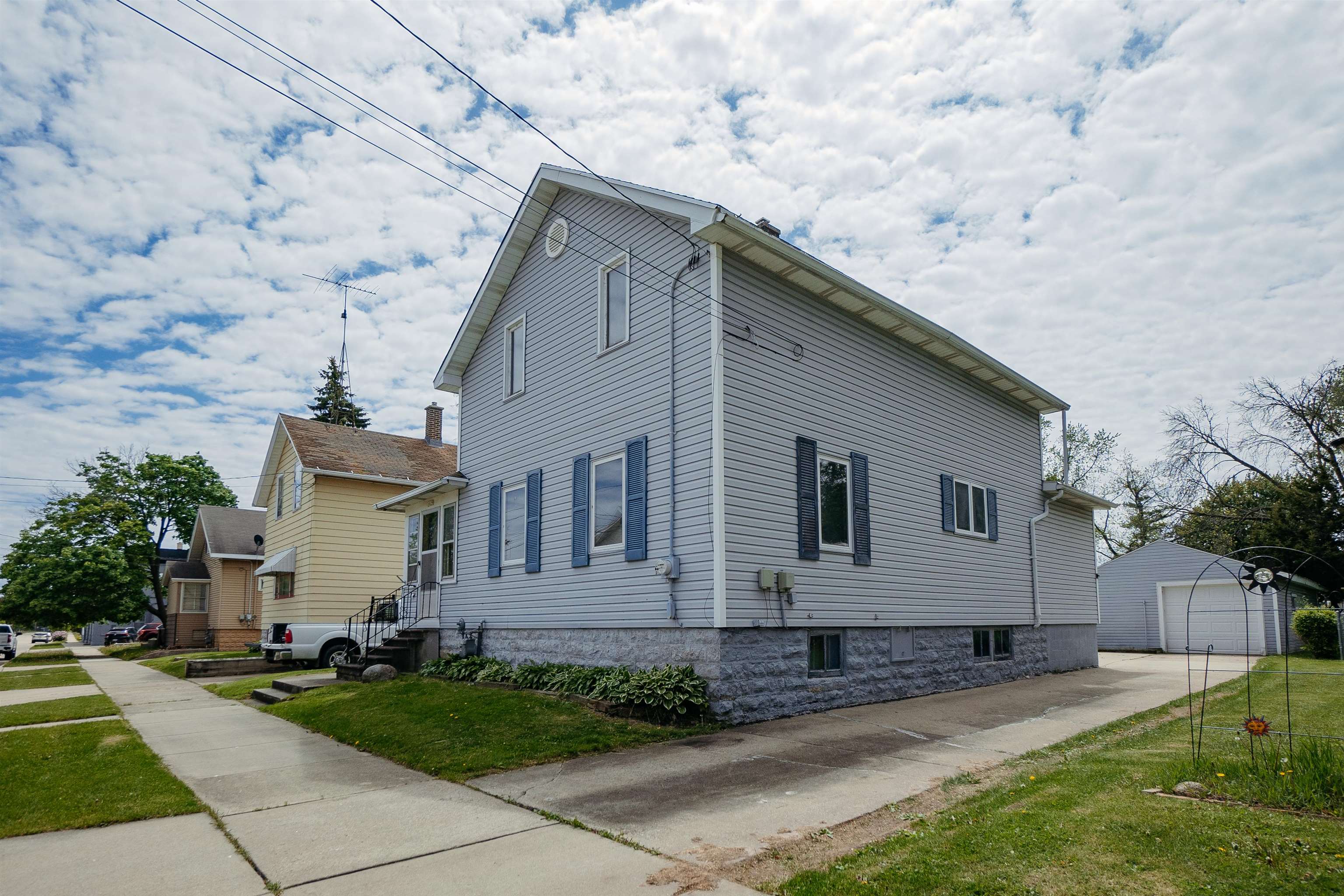 1029 W 7TH Avenue