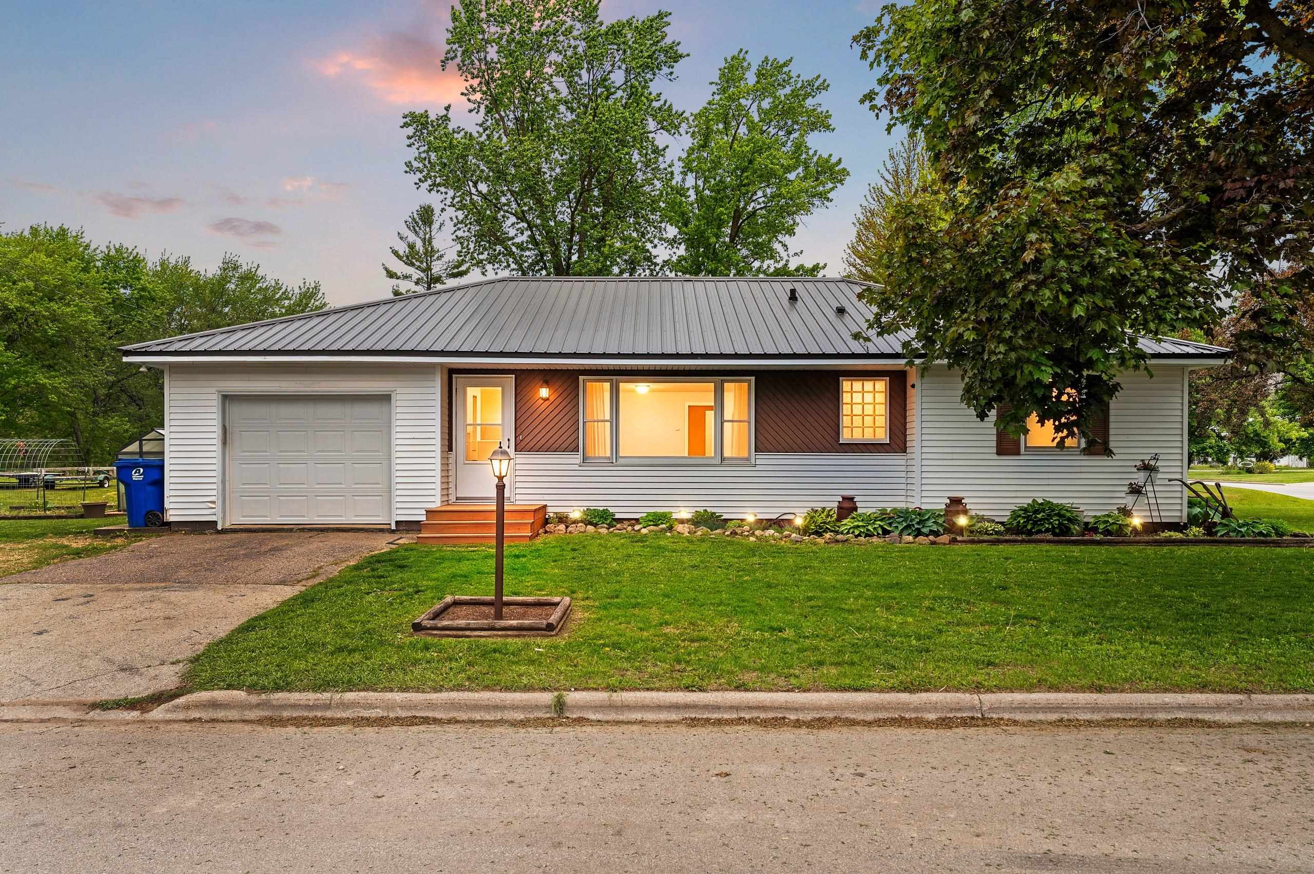 101 W CEDAR Street