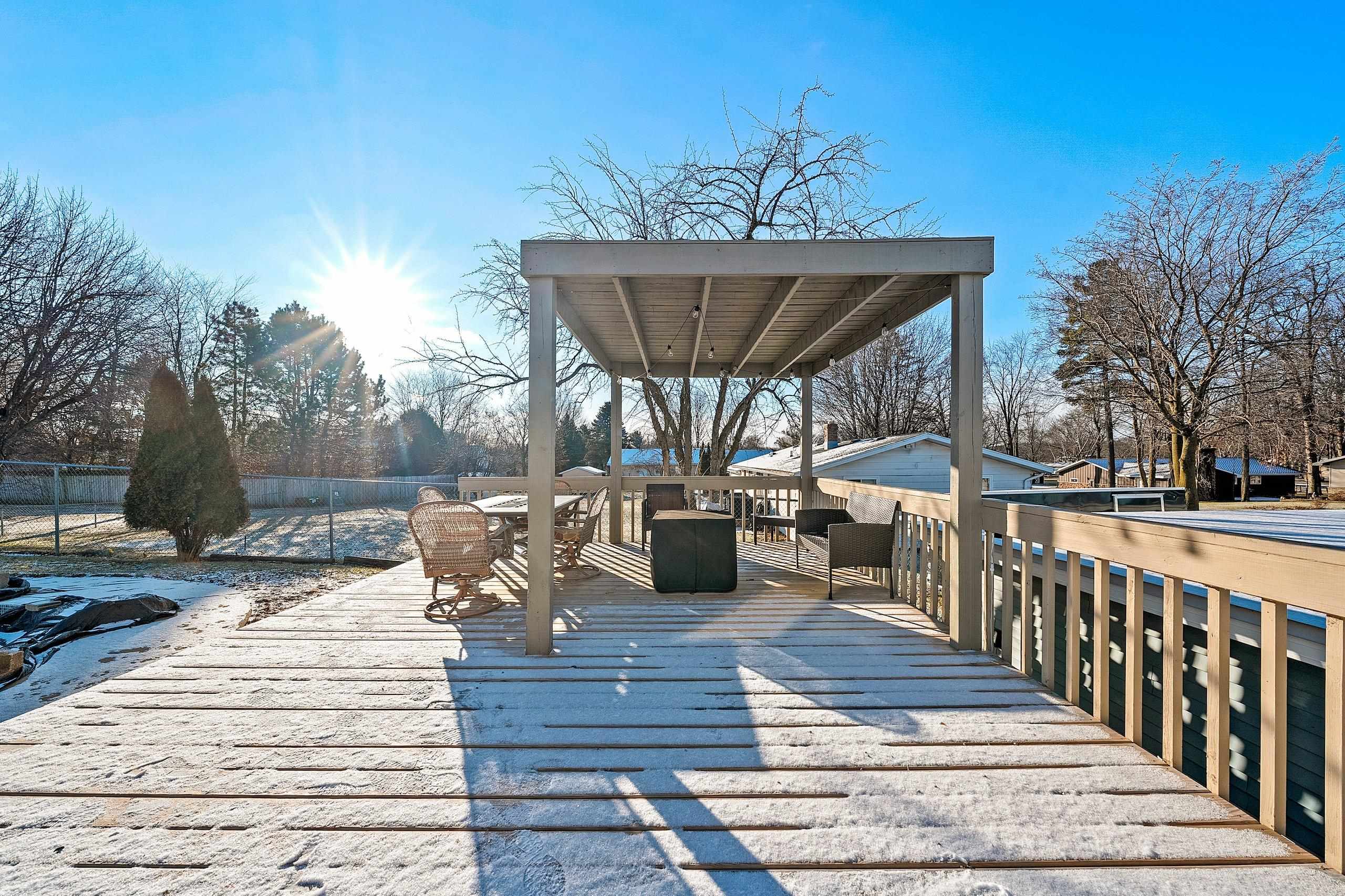 Shawano, Wisconsin 54166, United States, 5 Bedrooms Bedrooms, ,3 BathroomsBathrooms,Residential,Active,22110