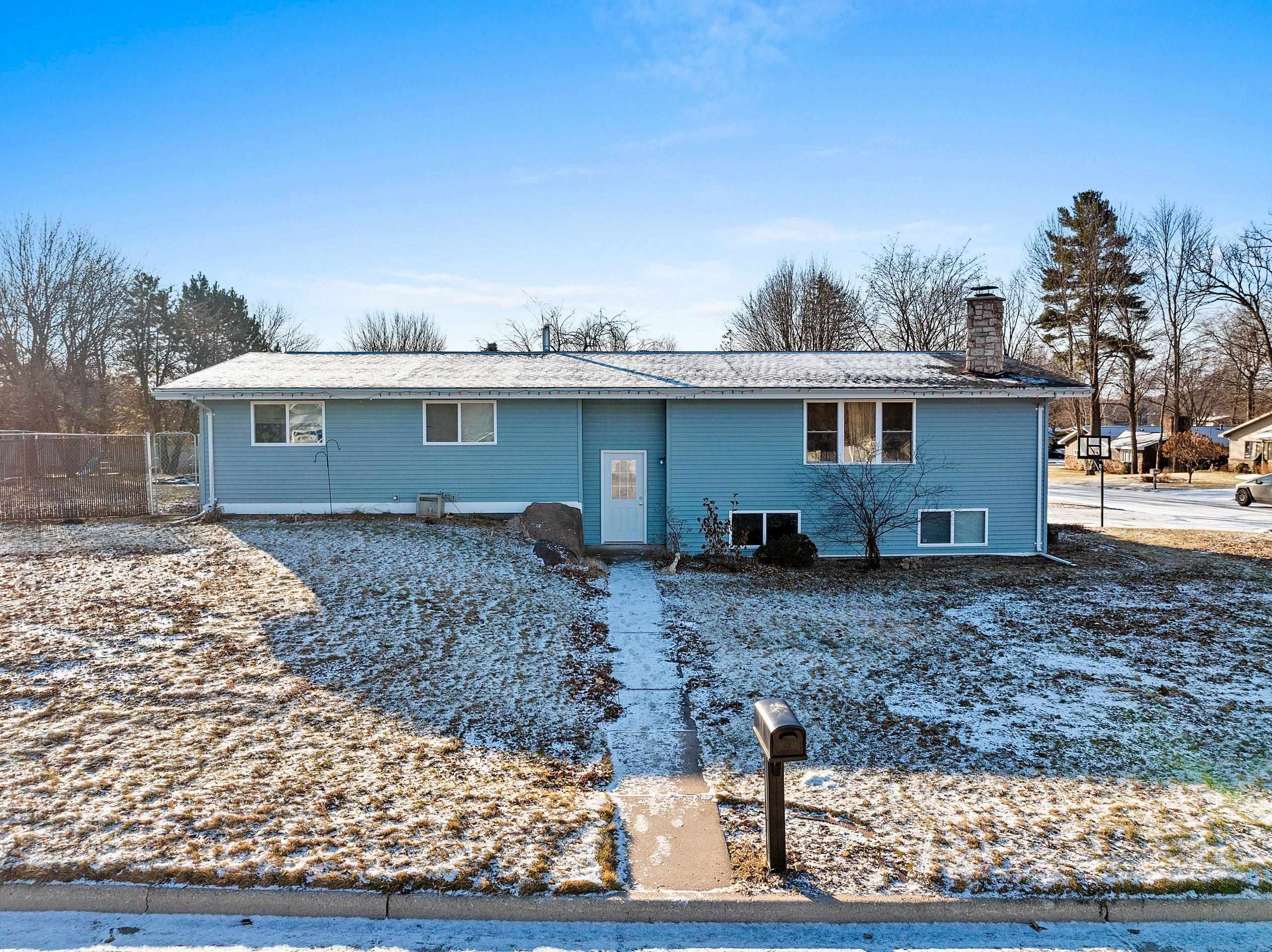 Shawano, Wisconsin 54166, United States, 5 Bedrooms Bedrooms, ,3 BathroomsBathrooms,Residential,Active,22110