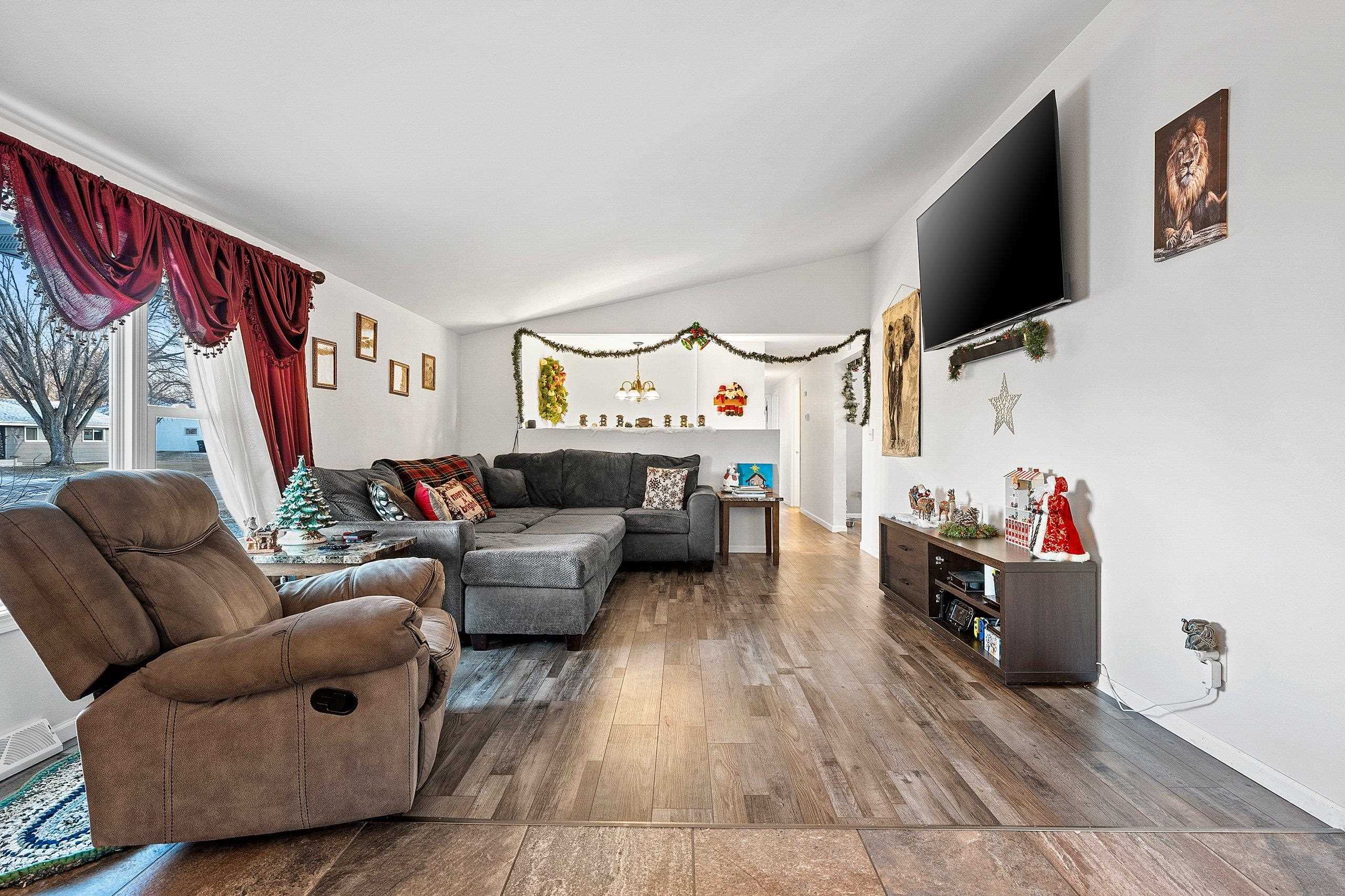 Shawano, Wisconsin 54166, United States, 5 Bedrooms Bedrooms, ,3 BathroomsBathrooms,Residential,Active,22110