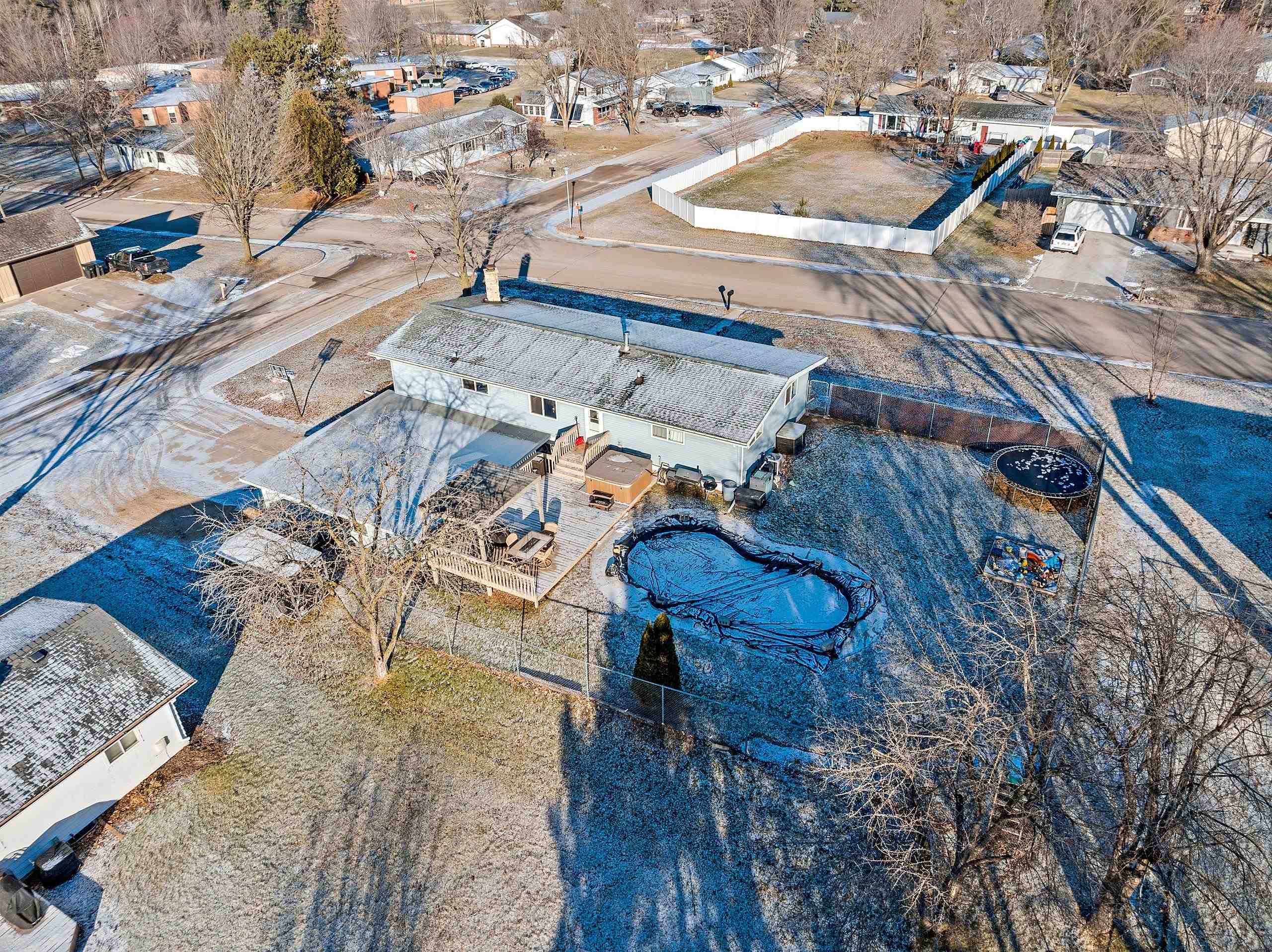 Shawano, Wisconsin 54166, United States, 5 Bedrooms Bedrooms, ,3 BathroomsBathrooms,Residential,Active,22110