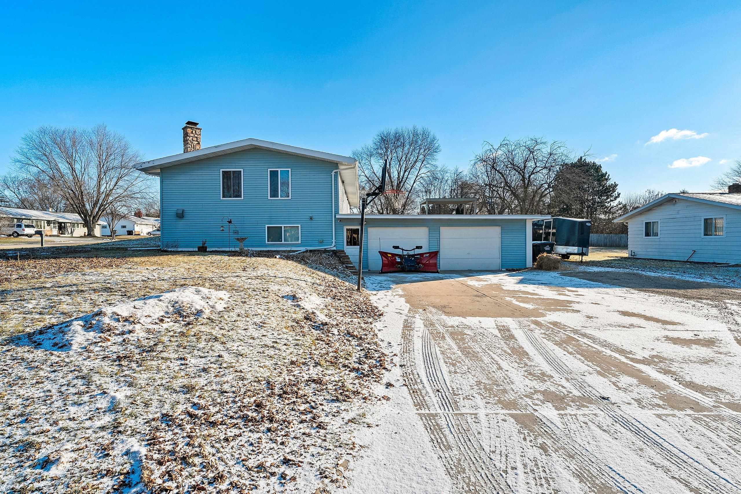 Shawano, Wisconsin 54166, United States, 5 Bedrooms Bedrooms, ,3 BathroomsBathrooms,Residential,Active,22110