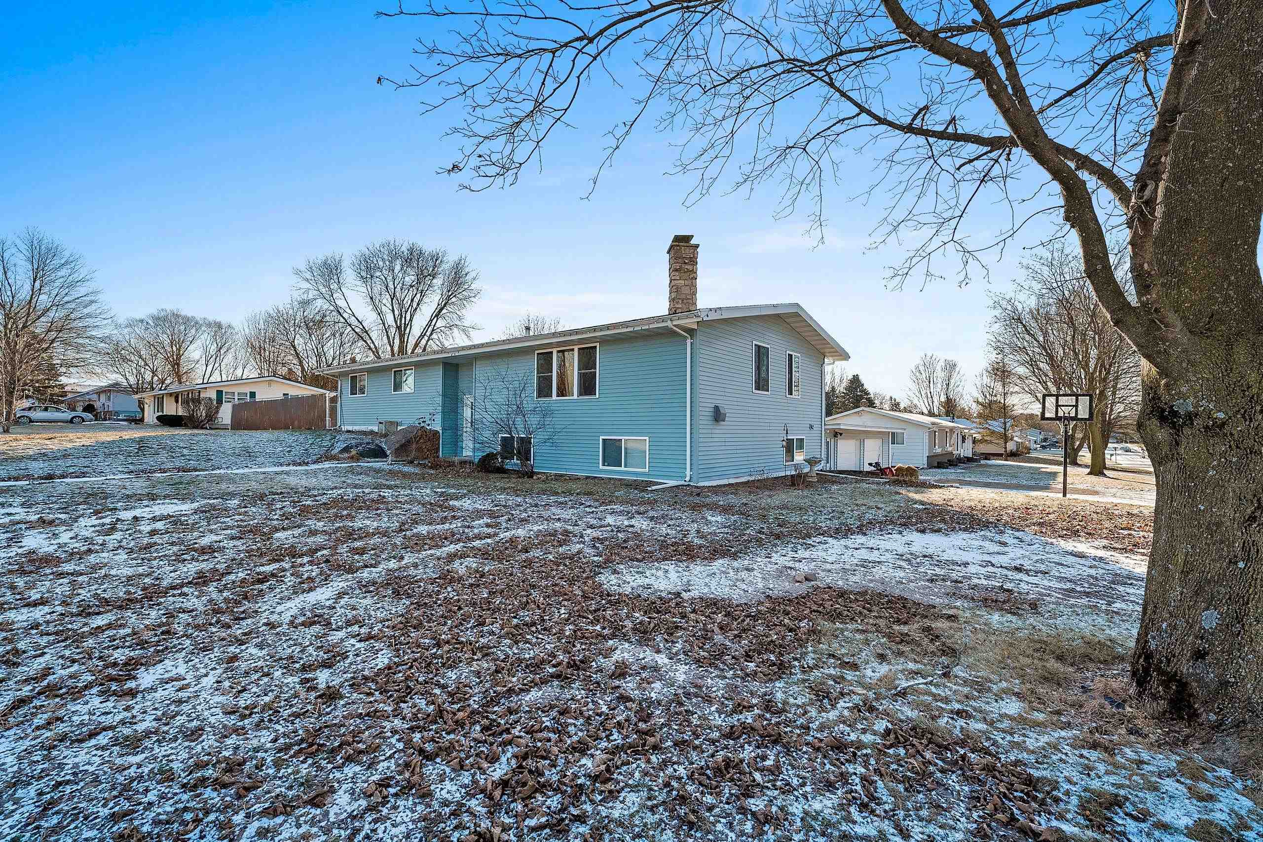 Shawano, Wisconsin 54166, United States, 5 Bedrooms Bedrooms, ,3 BathroomsBathrooms,Residential,Active,22110