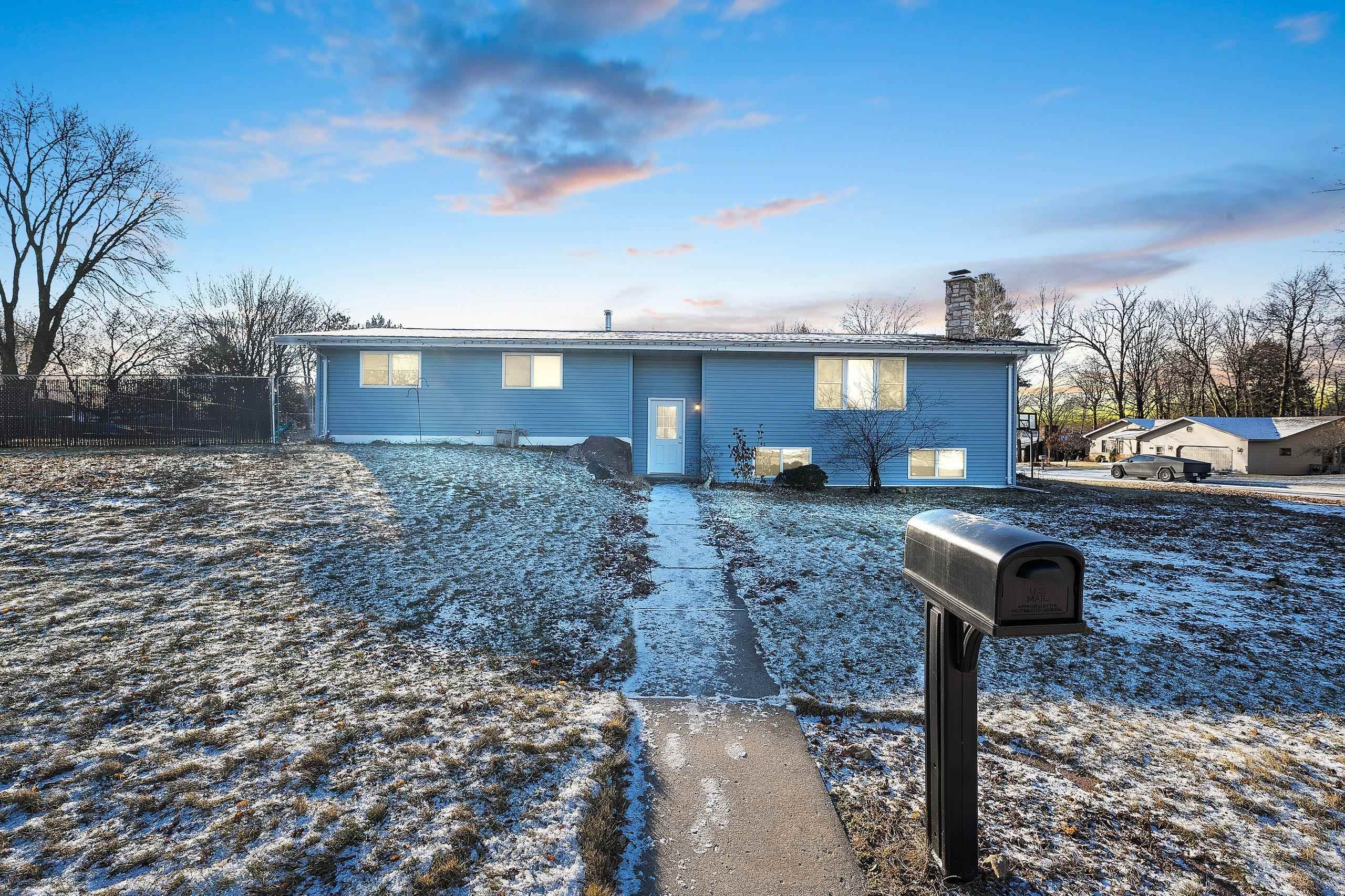 Shawano, Wisconsin 54166, United States, 5 Bedrooms Bedrooms, ,3 BathroomsBathrooms,Residential,Active,22110