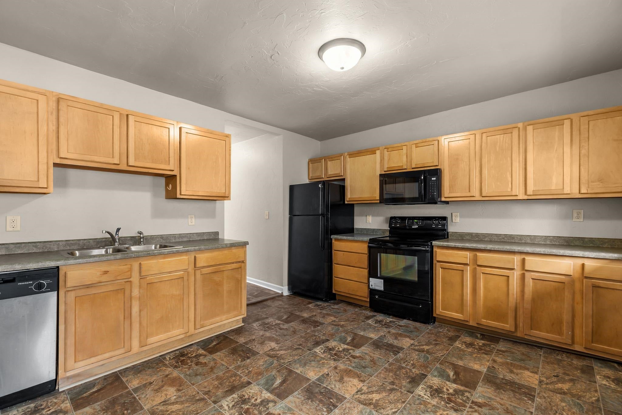 206 W IRVING Avenue