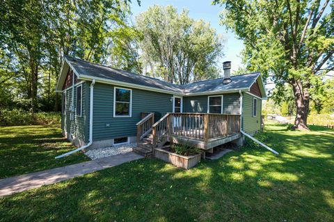 Photo of 8096 CHANNEL Lane, OMRO, WI 54963 (MLS # 50322444)