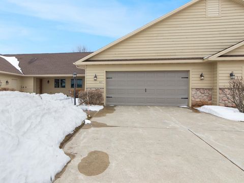 Photo of 425 BROOKVIEW Drive, LUXEMBURG, WI 54217 (MLS # 50322654)