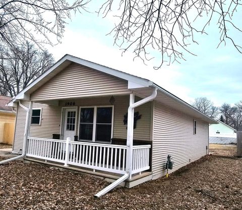 Photo of 1906 MITCHELL Street, OSHKOSH, WI 54901 (MLS # 50321749)