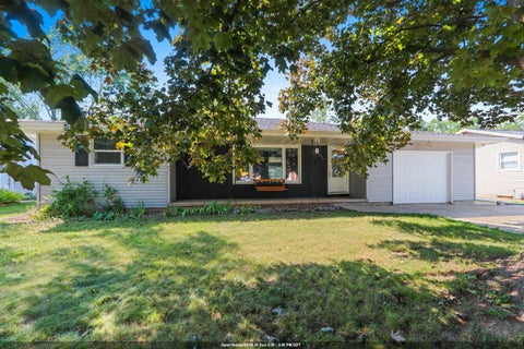 Photo of 2354 EAST RIVER Drive, GREEN BAY, WI 54301 (MLS # 50330329)