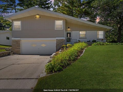 Photo of 1019 MT MARY Drive, GREEN BAY, WI 54311 (MLS # 50316011)