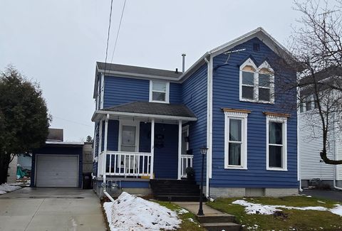 Photo of 505 ST CLAIR Street, MANITOWOC, WI 54220 (MLS # 50319674)