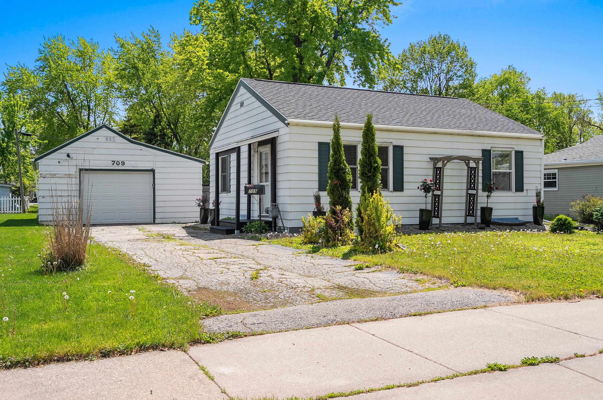 709 W 8TH Street