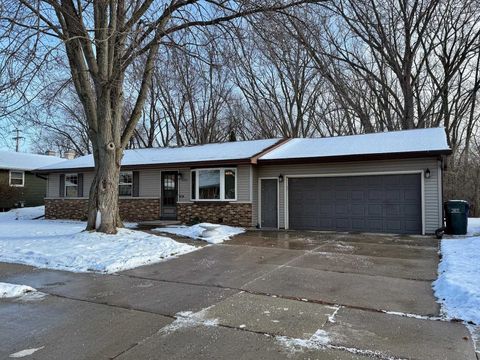 Photo of 1712 THELEN Avenue, KAUKAUNA, WI 54130 (MLS # 50319573)