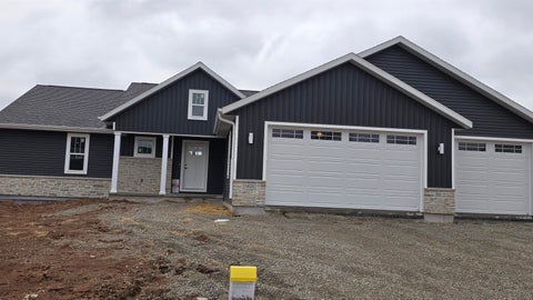 Photo of 2201 E RESUNGA Court, APPLETON, WI 54915 (MLS # 50332515)