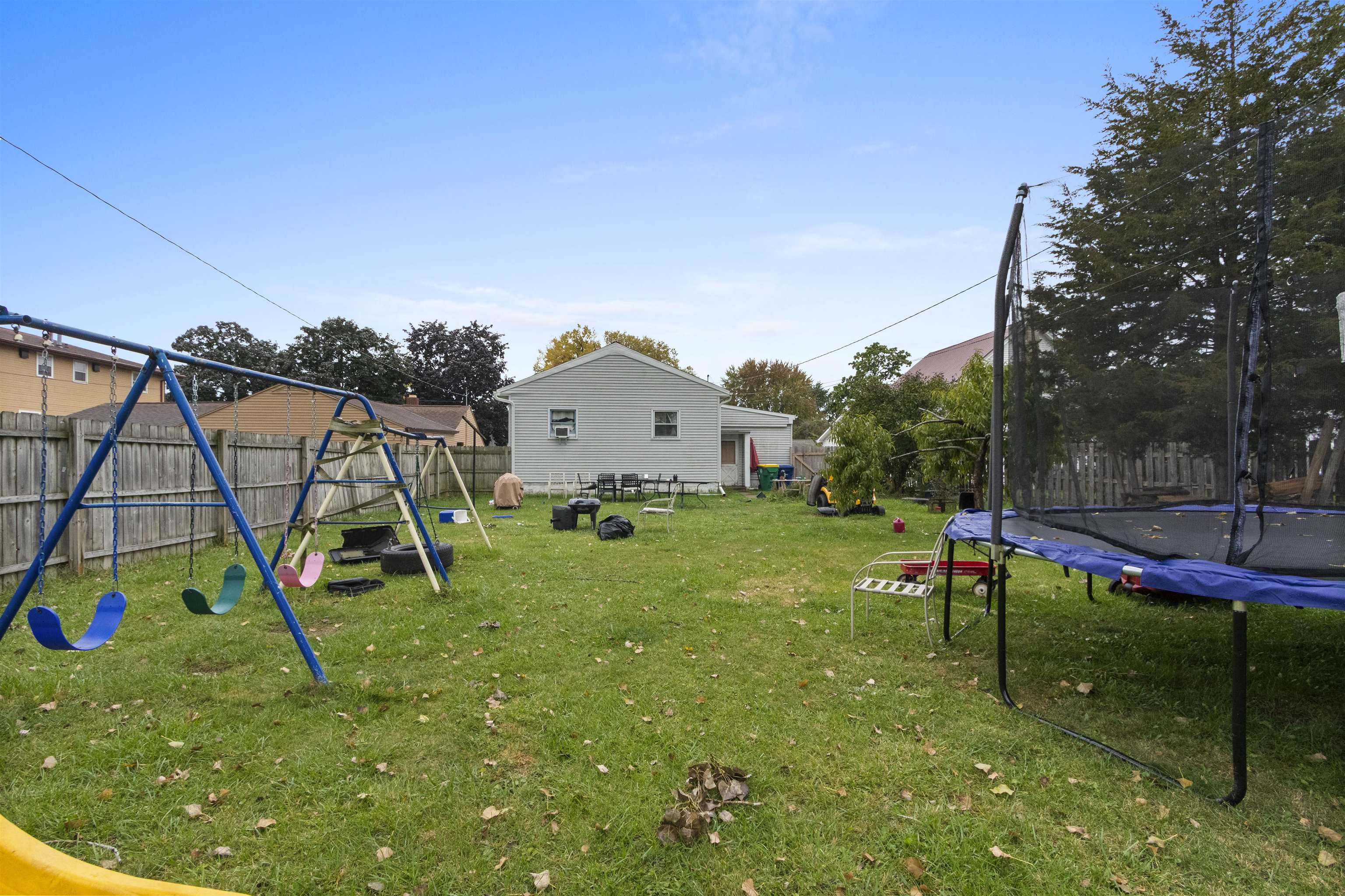 Green Bay, Wisconsin 54302, United States, 4 Bedrooms Bedrooms, ,1 BathroomBathrooms,Residential,Active,228113