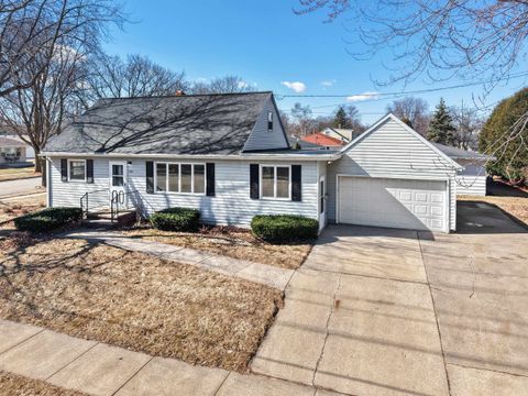 Photo of 2105 N BALLARD Road, APPLETON, WI 54911 (MLS # 50322288)