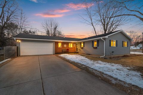 Photo of 828 E ROBIN Lane, SHAWANO, WI 54166 (MLS # 50320096)