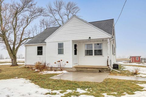 Photo of 2412 WATER DIVISION Road, GREEN BAY, WI 54311 (MLS # 50319435)