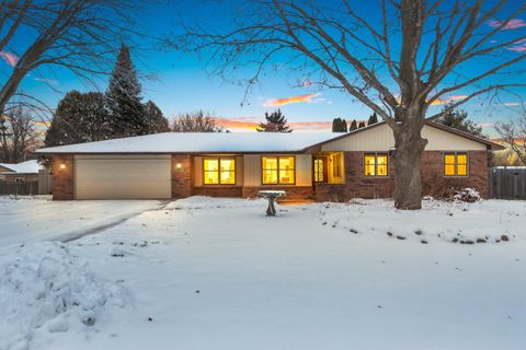 Photo of 2560 ST STEVEN Court, GREEN BAY, WI 54304 (MLS # 50319062)