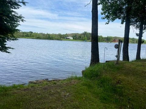 Photo of N4994 STATE HWY 180, MARINETTE, WI 54143 (MLS # 50327406)